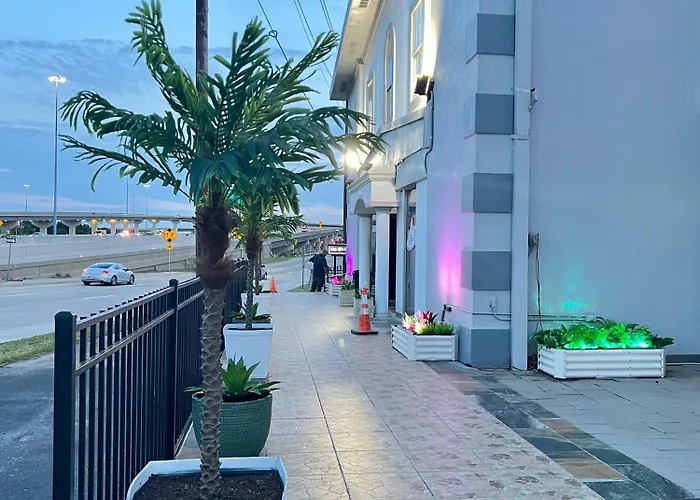 R Nite Star Hotel At Arlington Entertainment District