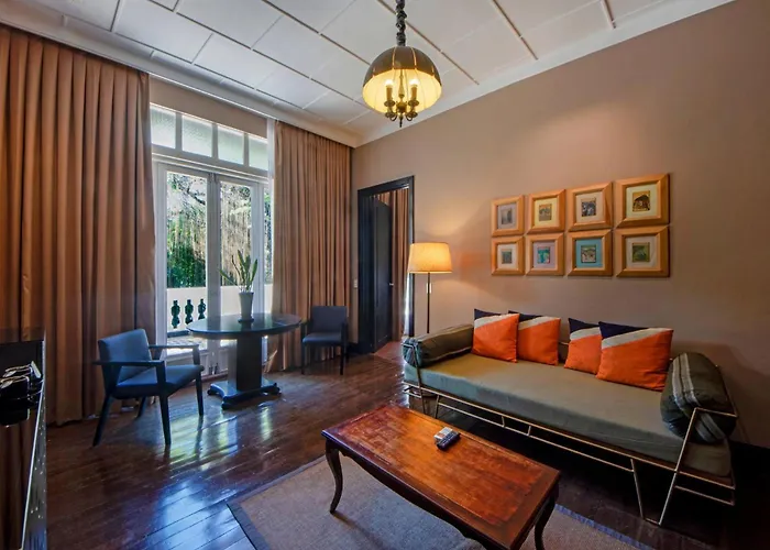 The Henry Hotel Manila Pasay