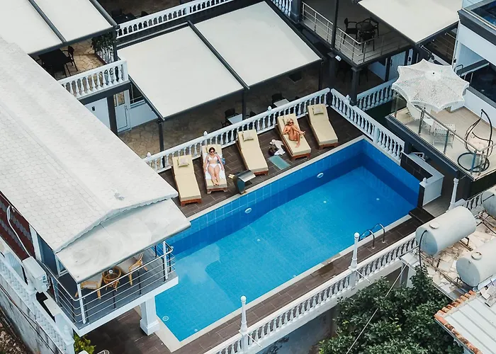 Qeparo Napolon Complex Hotel