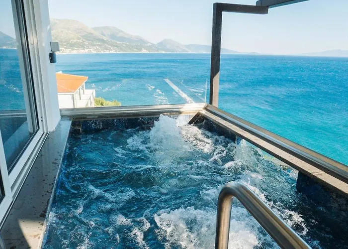 Qeparo Napolon Complex Hotel