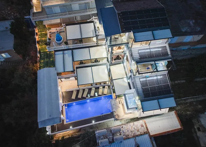 Qeparo Napolon Complex Hotel