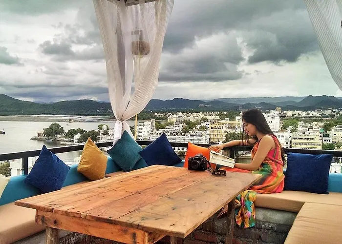 Hotel Udai Niwas By The Lake Udaipur