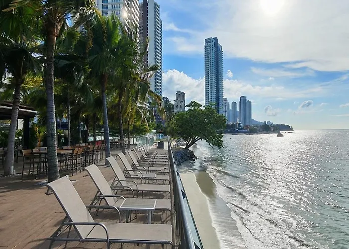 Hompton Hotel By The Beach George Town