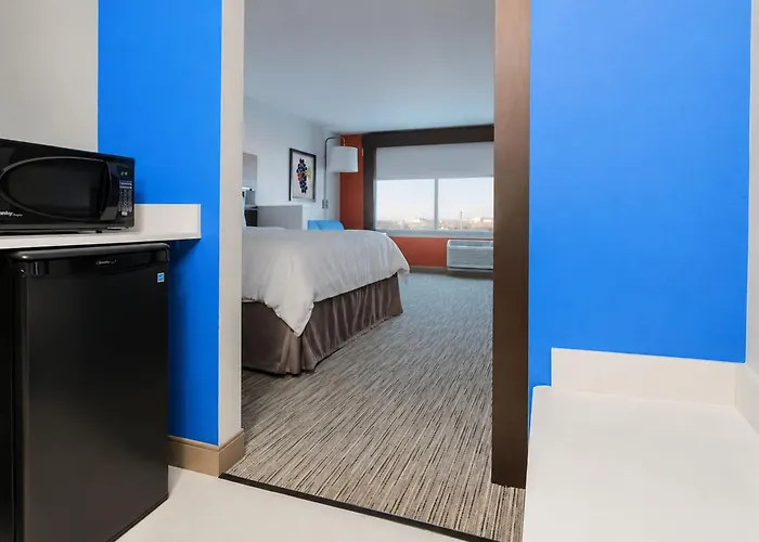 Holiday Inn Express & Suites Chicago O'Hare Airport By Ihg Des Plaines