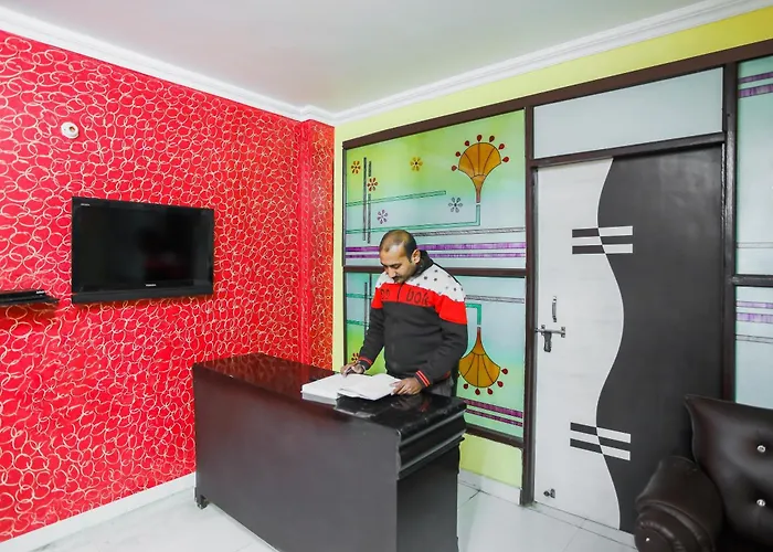Spot On Hotel Harry'S 1 Near Select Citywalk Mall New Delhi