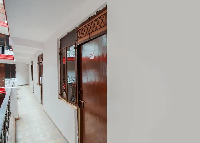 Spot On Hotel Harry'S 1 Near Select Citywalk Mall New Delhi