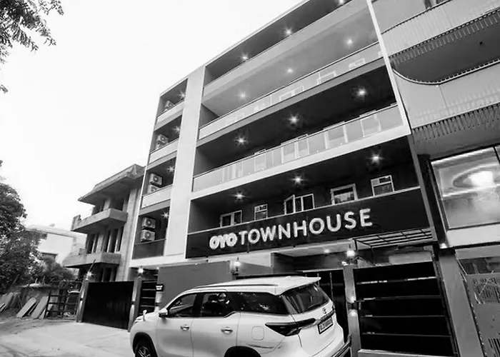 Super Townhouse 557 Near Golf Course Road Hotel Gurgaon
