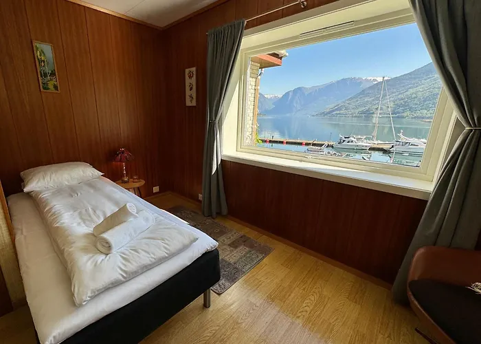 Svingen Guesthouse - Panoramic Fjord Views In Flåm