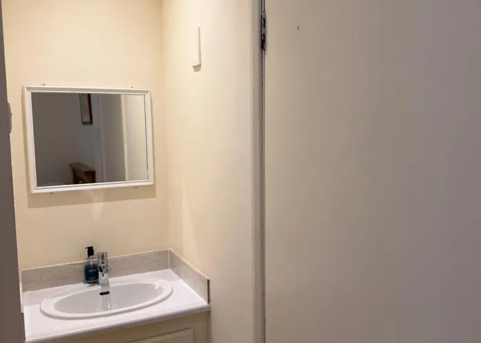 Oakwood Bed And Breakfast Heathrow Hillingdon
