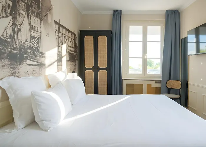 Best Western Le Cheval Blanc -Vue Sur Le Port-Plein Centre Ville Honfleur