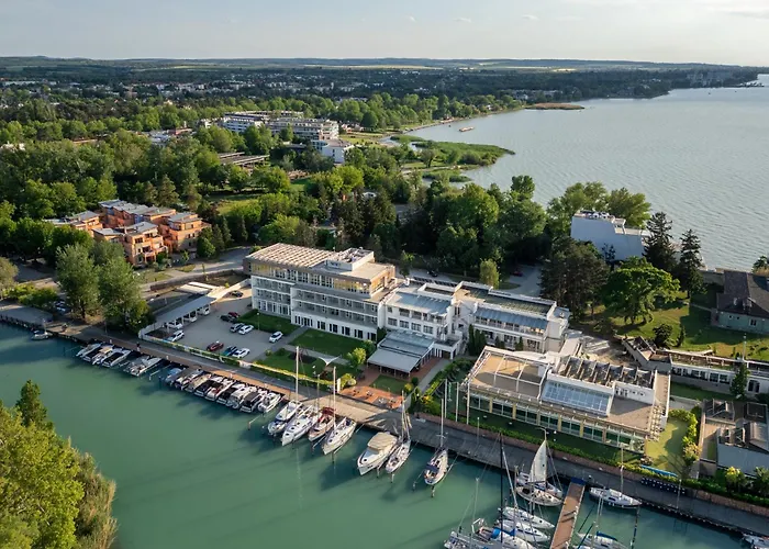 Hotel Yacht Wellness & Business Siófok