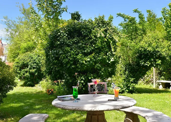 Logis Auberge Du Centre Chitenay