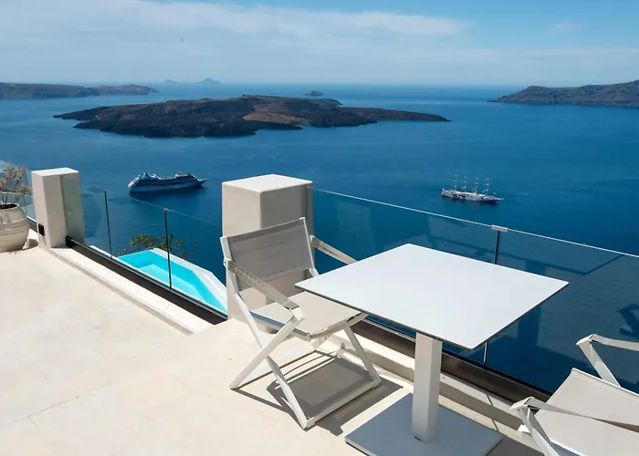 Sun Rocks Boutique Hotel - Caldera View Suites & Sunset Dining Experience Firostefani