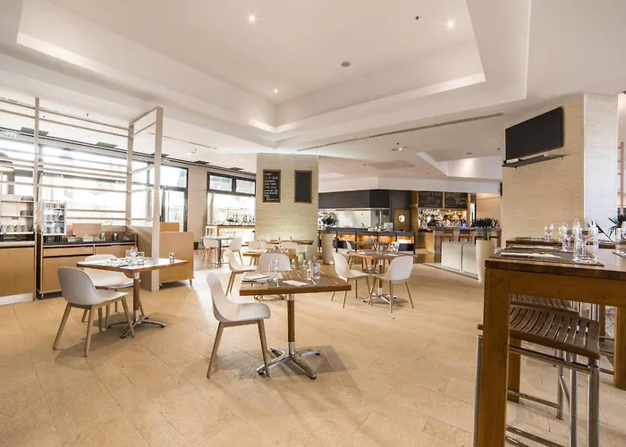 Courtyard By Marriott Paris La Defense West - Colombes Hotel Colombes 