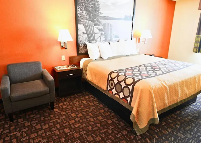 Super 8 By Wyndham Clive Ia Motel