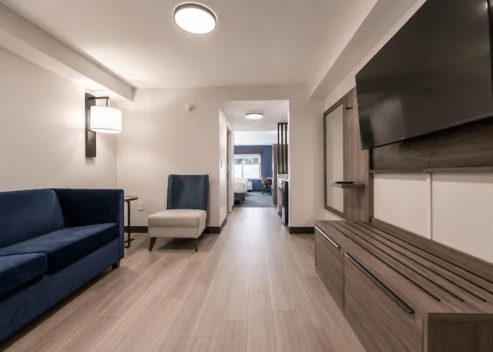 Holiday Inn Express & Suites Niagara Falls By Ihg
