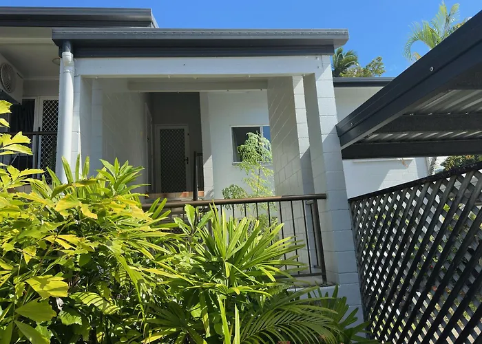 Coral Reef Apartments Cairns
