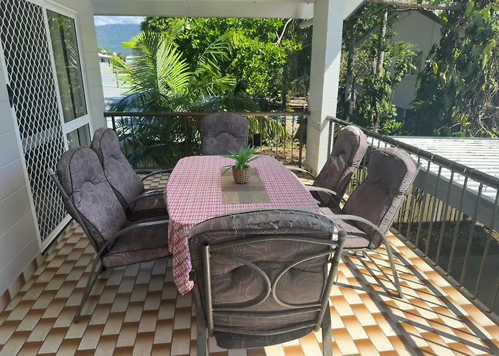 Coral Reef Apartments Cairns