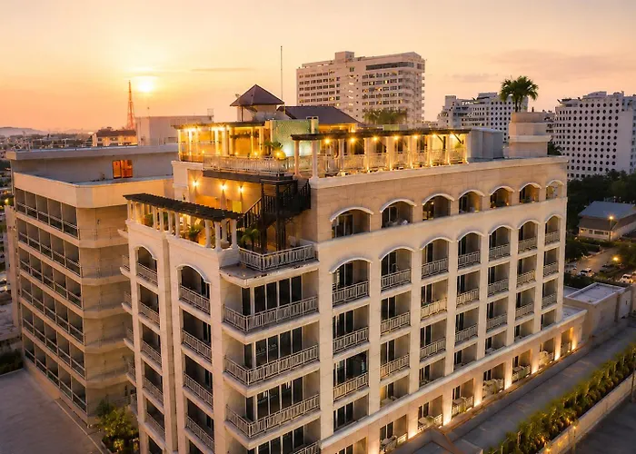 Whitehouse Condotel Pattaya