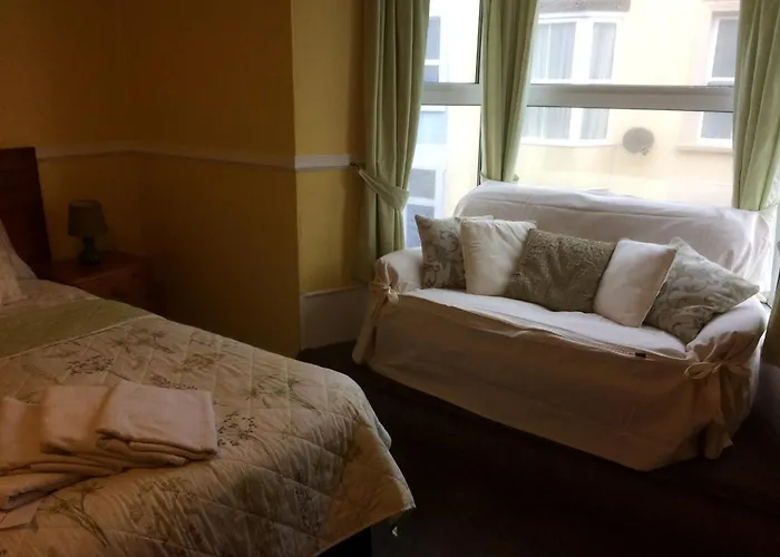 Weybourne Guest House Tenby