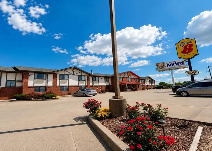 Super 8 By Wyndham Warrenton Hotel