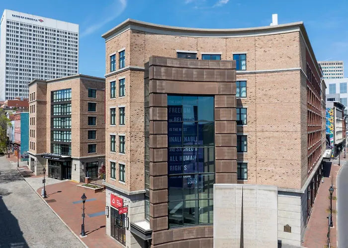 Courtyard By Marriott Richmond Downtown Hotel