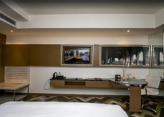 Courtyard By Marriott Agra Hotel
