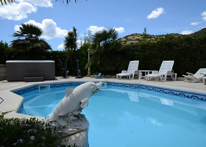 VILLA PLEIN SUD-Piscine-Spa-Climatisation-Parking privé-calme et détente Cavalaire-sur-Mer