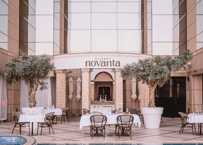 Fairmont Dubai Hotel
