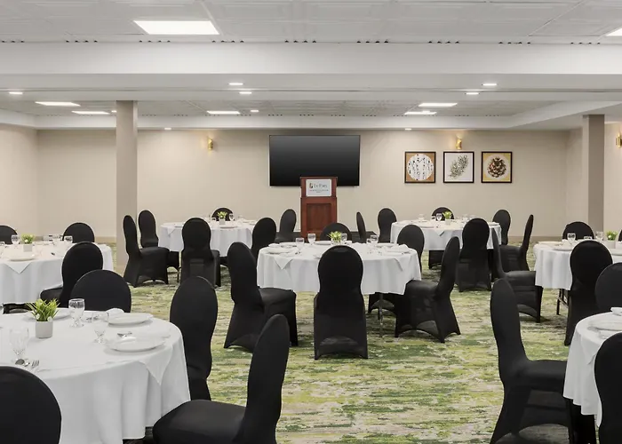 Ramada Plaza By Wyndham Gatineau/Manoir Du Casino Hotel