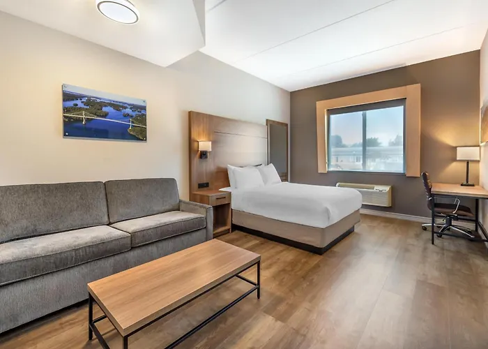 Best Western Plus 1000 Islands Hotel & Suites Gananoque