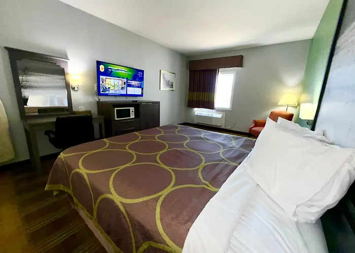 Super 8 By Wyndham Sweet Springs Motel