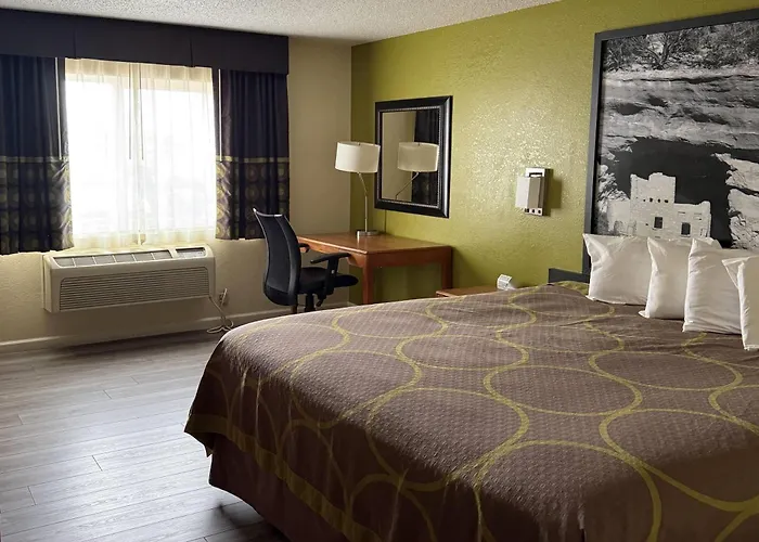 Super 8 By Wyndham Fountain Hotel