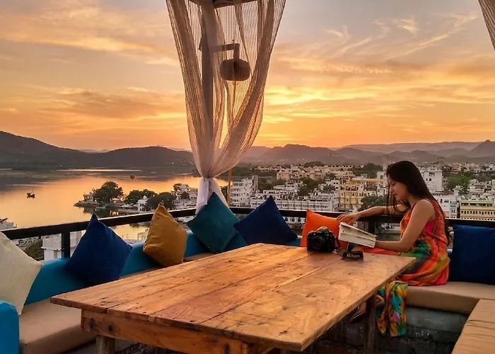 Hotel Udai Niwas By The Lake Udaipur