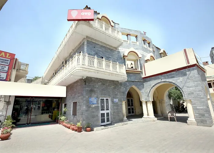 Hotel O Rajmahal Jalandhar