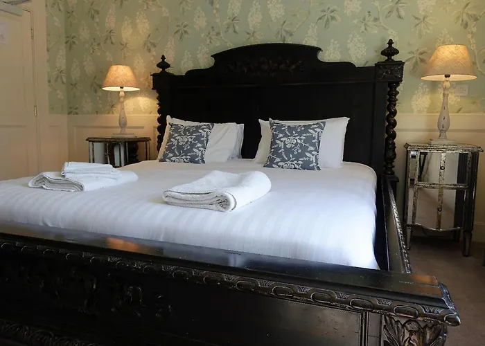 One Holyrood Hotel & Cafe Newport 