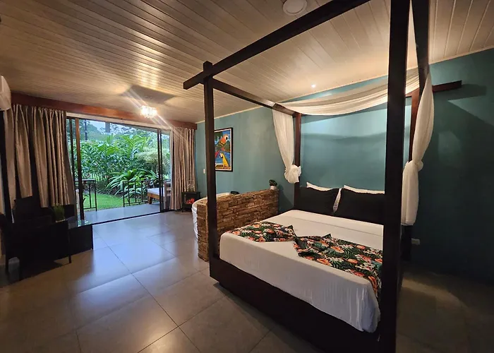 Yellow Tree Suites La Fortuna