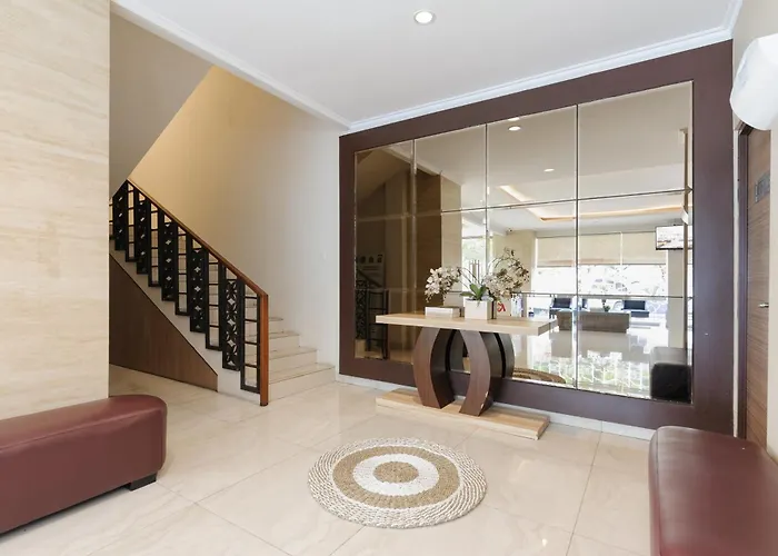 RedDoorz Plus near Lippo Mall Kemang 2 Jakarta