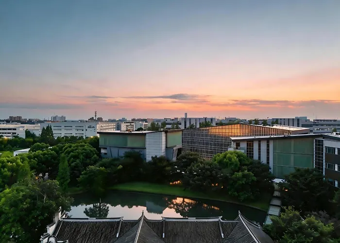 Shanghai International Tourist Resort Fuyi Hotel