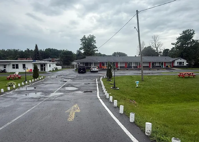 Nites Inn Motel Cornwall