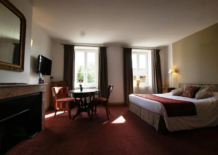Hotel Le Relais du çatey à L'Isle-d'Abeau