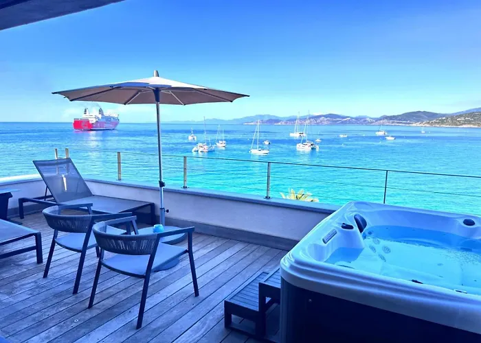 Hotel L'Escale Côté Sud à LʼÎle-Rousse