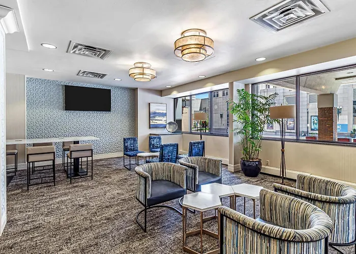 Hotel Doubletree By Hilton Milwaukee Downtown