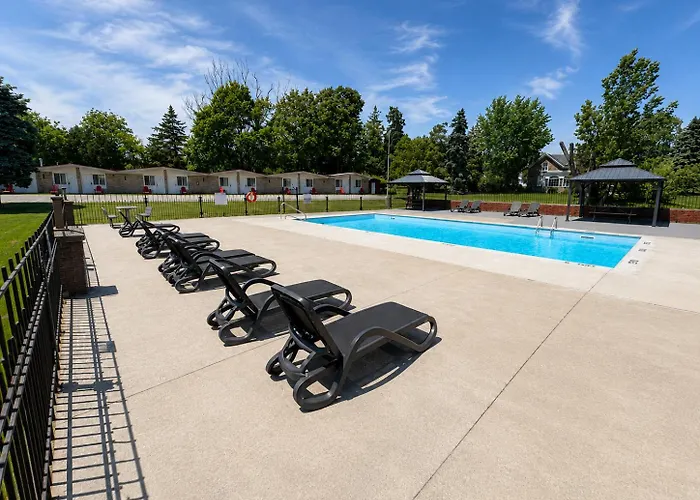 Ramada By Wyndham 1000 Islands Gananoque Hotel