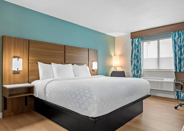 Super 8 By Wyndham Springfield-Battlefield Hotel