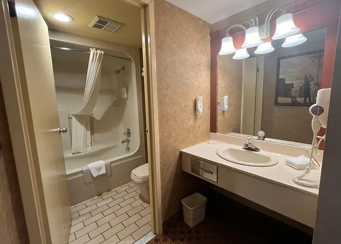 Quality Inn & Suites Bay Front Sault Ste. Marie