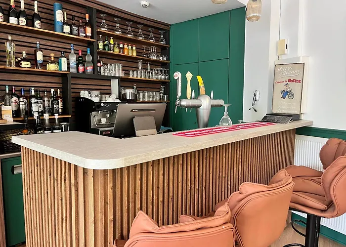 Logis Hotel - Le Petit Bellon Senlis 