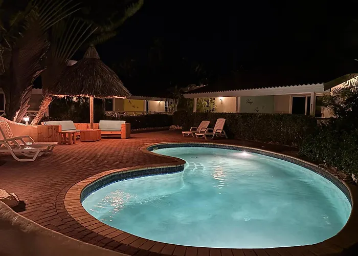 Blue Marlin Apartments, Nabij Mambo Beach Willemstad