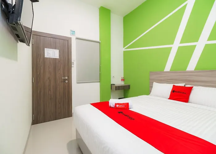 Reddoorz Plus At Grand Tara Homestay Palembang