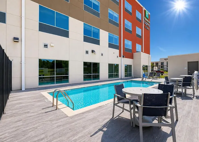 Holiday Inn Express & Suites Lindale - Tyler By Ihg